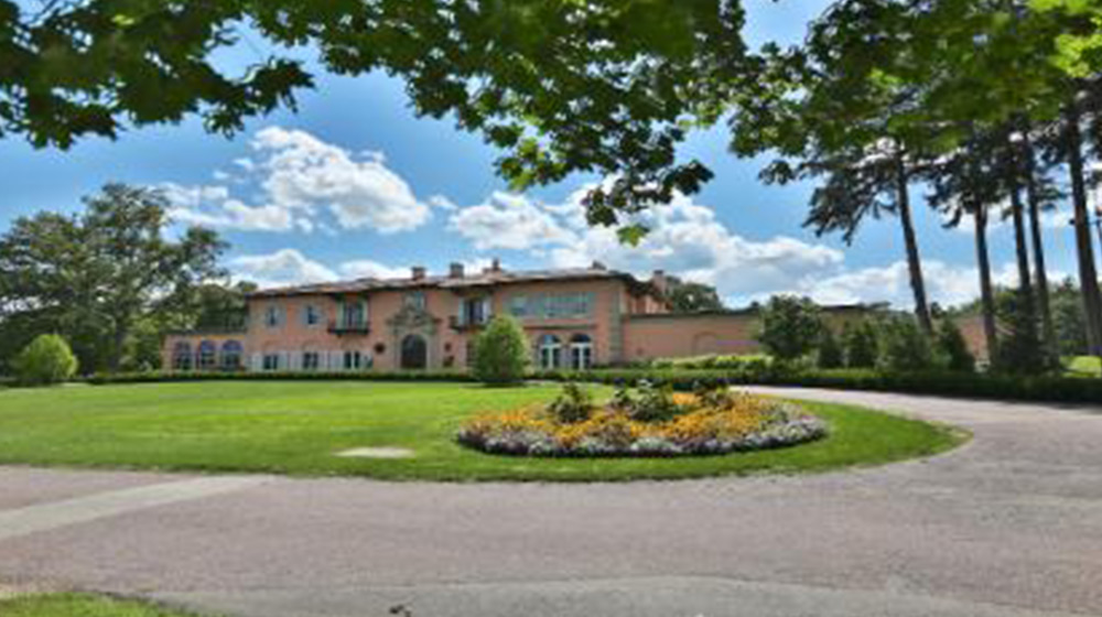 Loyola University Chicago Cuneo Mansion and Gardens