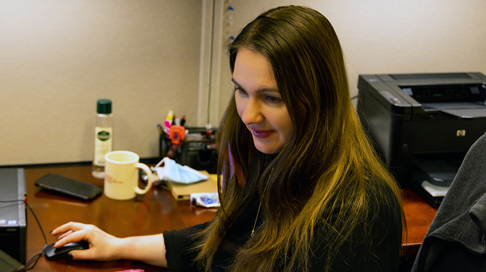 Ebru Karapinar at work   Photo by Paul Quinn