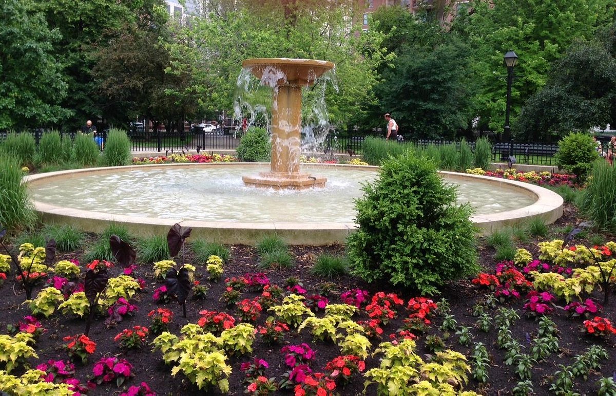 Washington Square Park in Chicago, Illinois